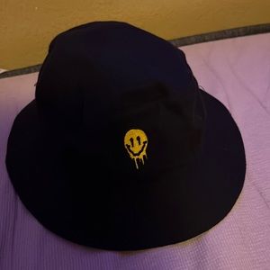 Bucket hat